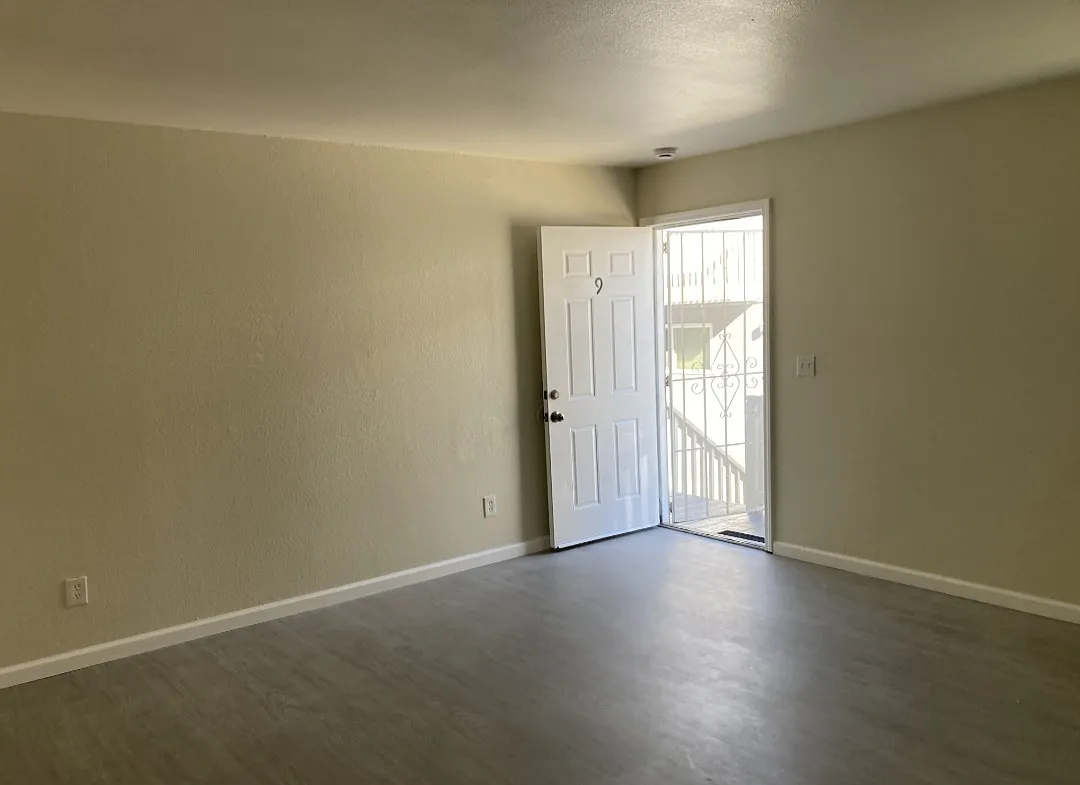 Building Photo - 2131 Sacramento St #9