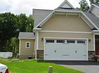 90 Lorenzo Dr, Troy, NY 12180