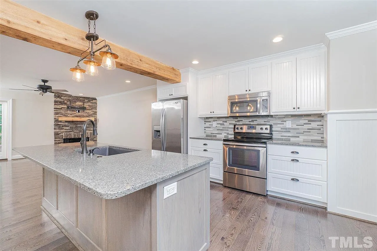 2 bed, 1337 sqft, $1,975 — Photo 1