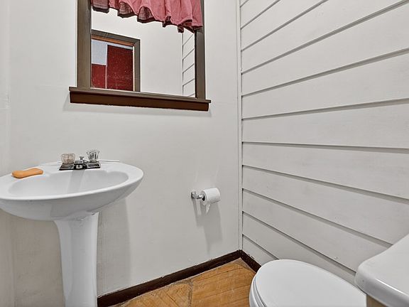 41st image of 111 Candlewood Ln