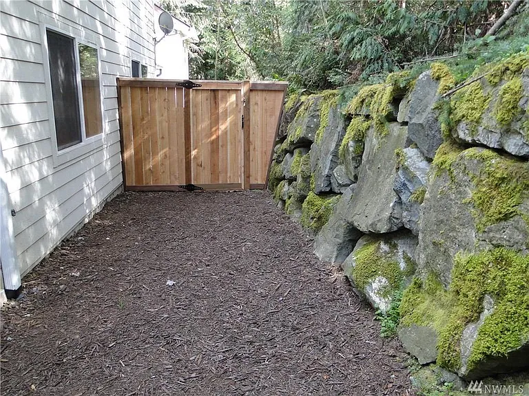 1301 NW Slate Ln #103 — Photo 12