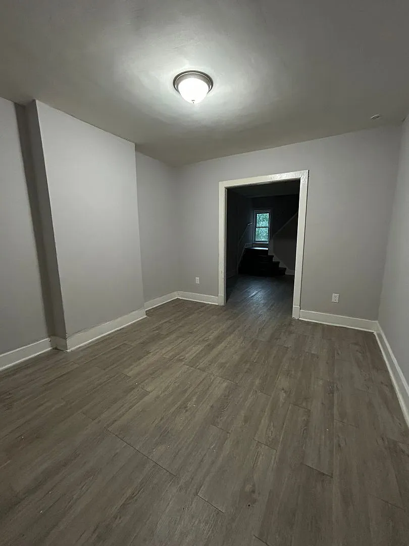Large house Semi detached — Photo 3