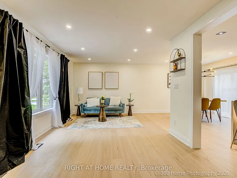 22 Gleneagle Cres — Photo 8