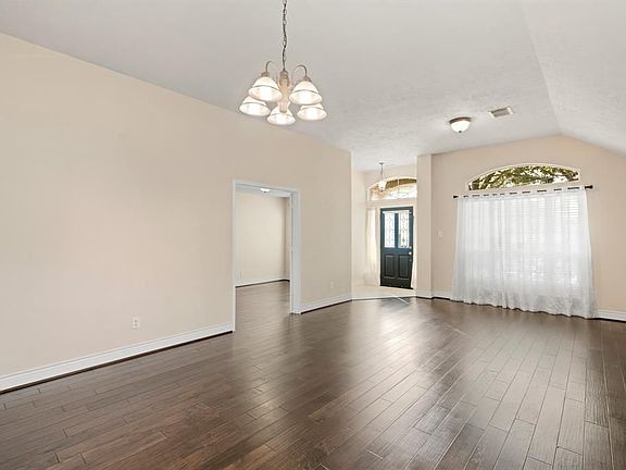 3rd image of 1422 Hidden Terrace Dr