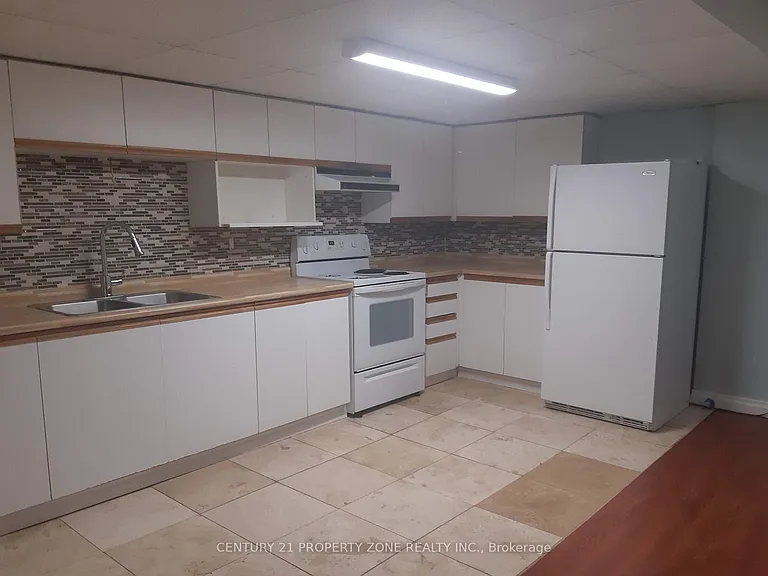 164 Earnscliffe Cir #LOWER — Photo 1