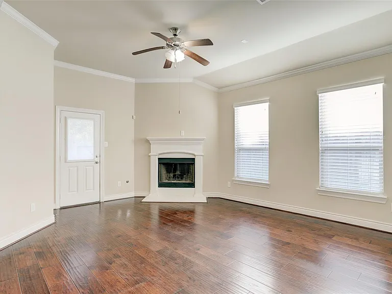 606 Sabinal St — Photo 13