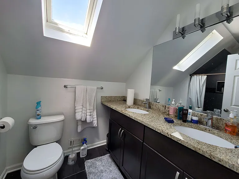 2246 W Belden Ave — Photo 20