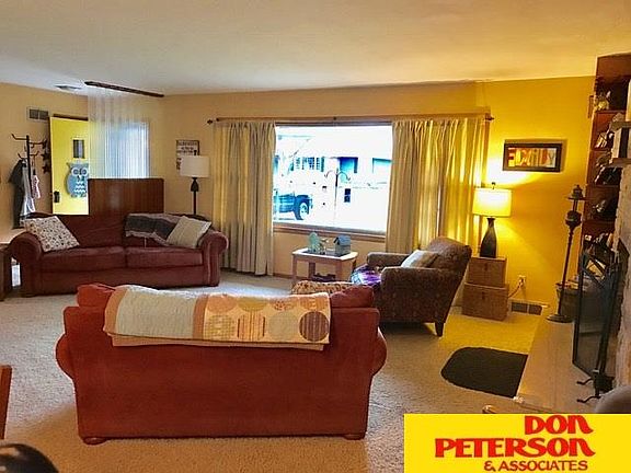 3rd image of 1701 Parkview Dr