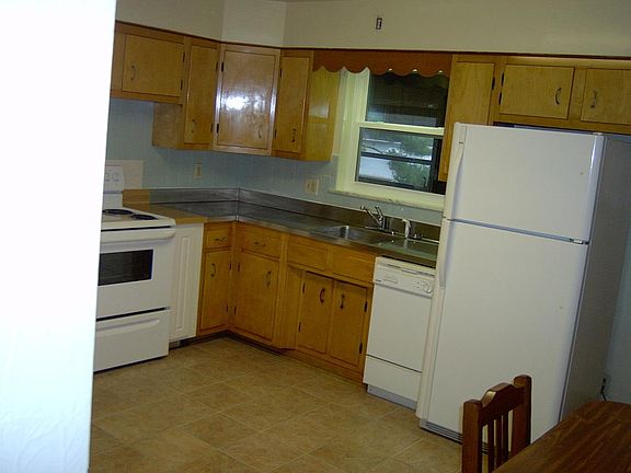 5th image of 144 Circle Dr