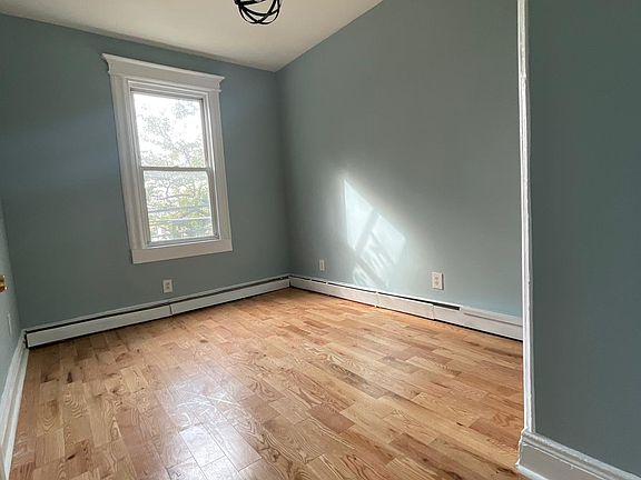 4th image of 183 Wegman Pkwy #2