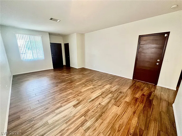 1324 Sun Village Ave — Photo 6
