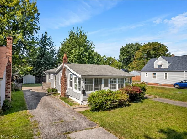 290 E 317th St, Willowick, OH 44095