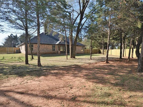 3rd image of 2211 Peachtree Ct