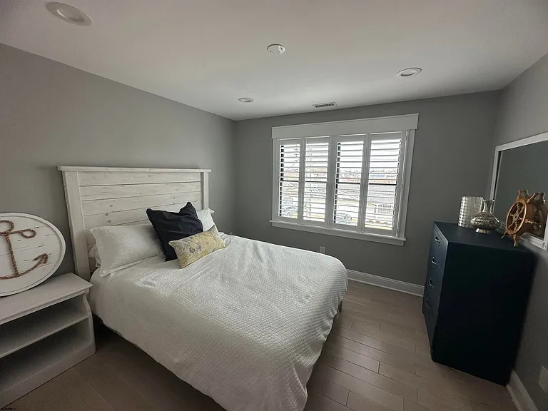 726 W Shore Dr — Photo 27