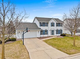 620 Fair Winds Ln, Green Bay, WI 54311