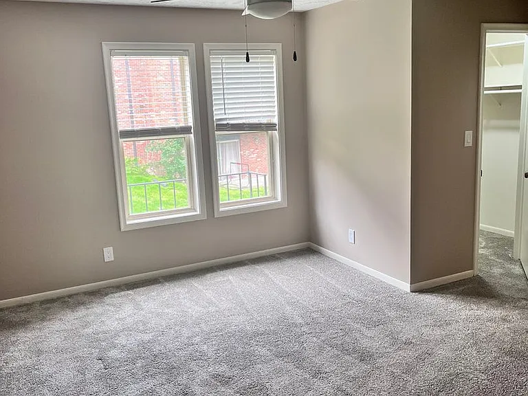 Bristol Square Apartments — Photo 340