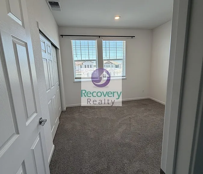 621 Tower Ct — Photo 8