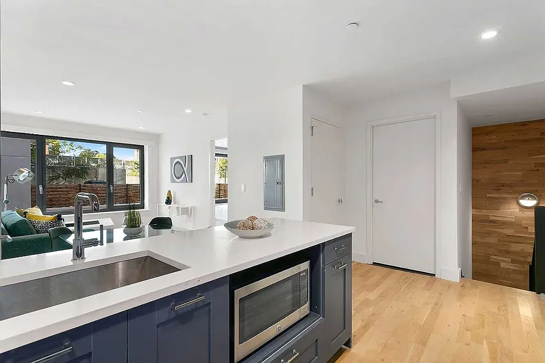 180 Franklin Avenue — Photo 3