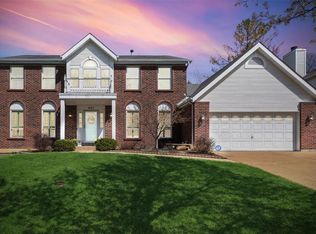 967 San Sebastian Dr, Fenton, MO