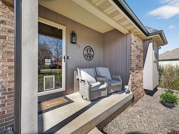 5th image of 433 Coachlight Drive