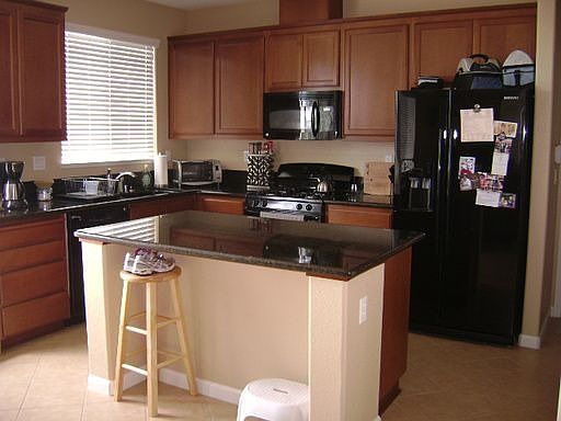 3rd image of 462 Tilden Cir