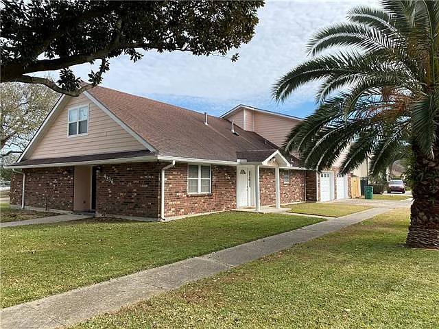 4 bed, 2.5 bath, 2580 sqft, $2,700 — Photo 2