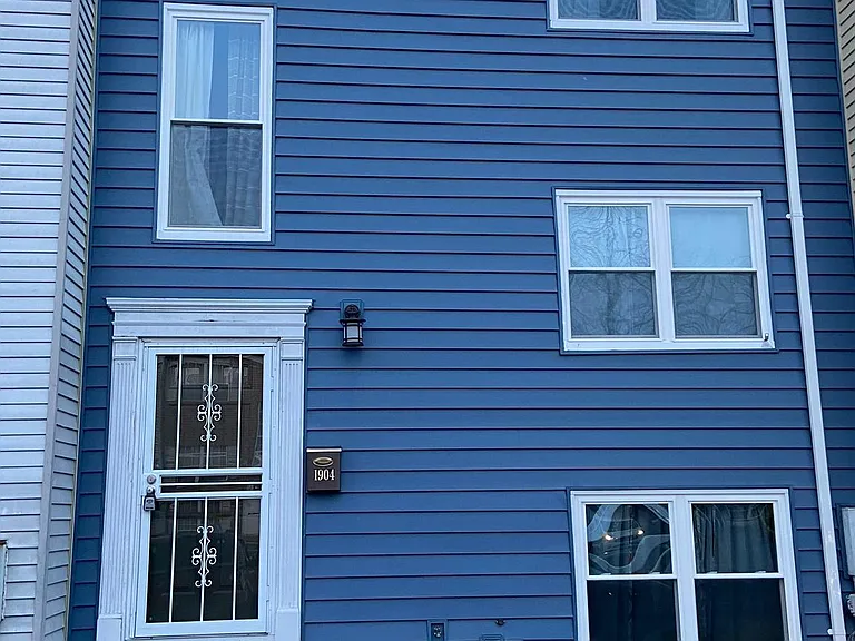1904 Eloise Ln — Photo 1