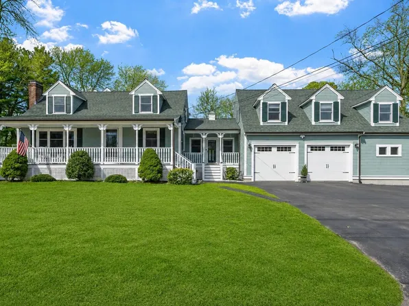 97 Hartwell Rd, Bedford, MA 01730