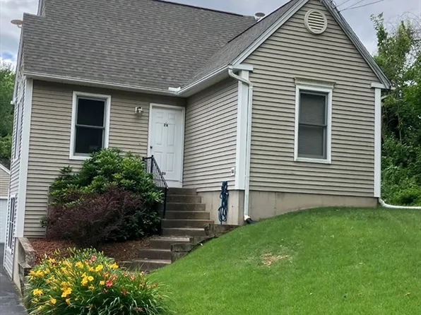26 Hayre St, Westfield, MA 01085