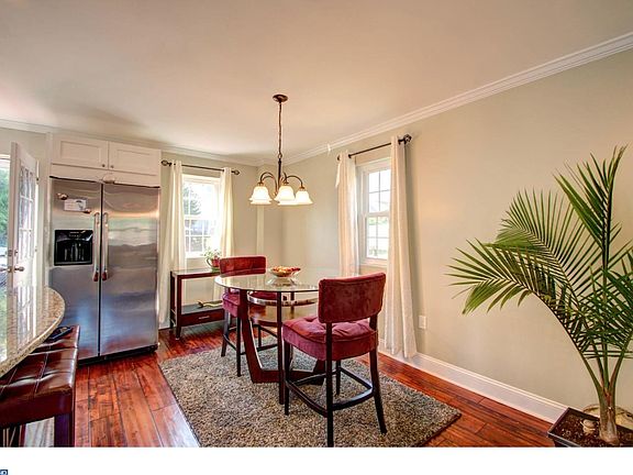 5th image of 115 S Colonial Ave