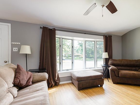 4th image of 387 Morton Ave