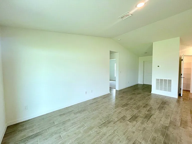 2809 NW 8th Pl — Photo 13