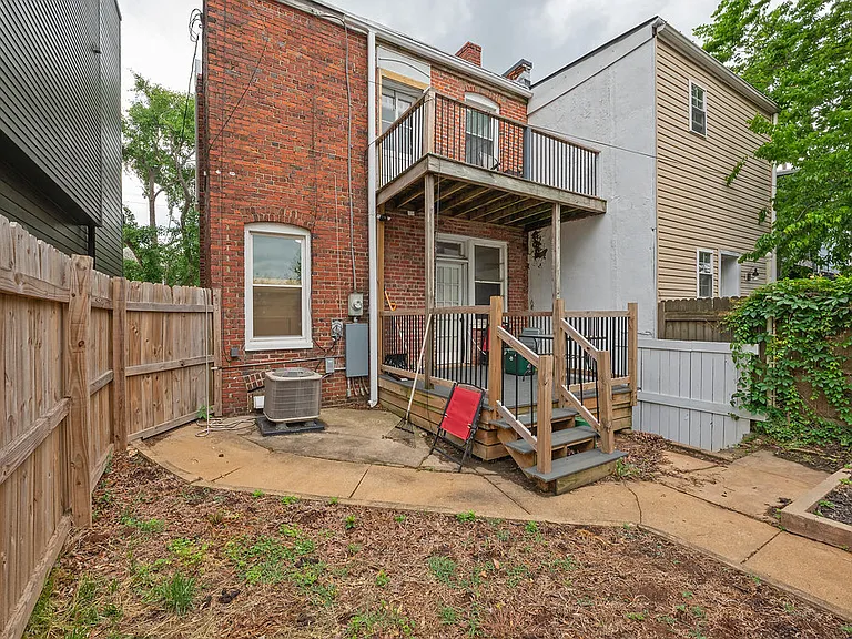 402 S Stafford Ave — Photo 27