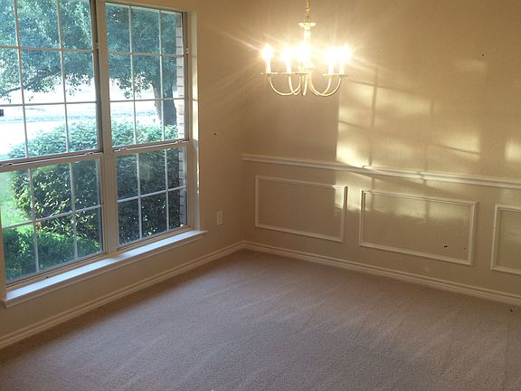 4th image of 1558 Chapman Dr