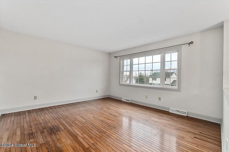 5th image of 11 Magnolia Circle
