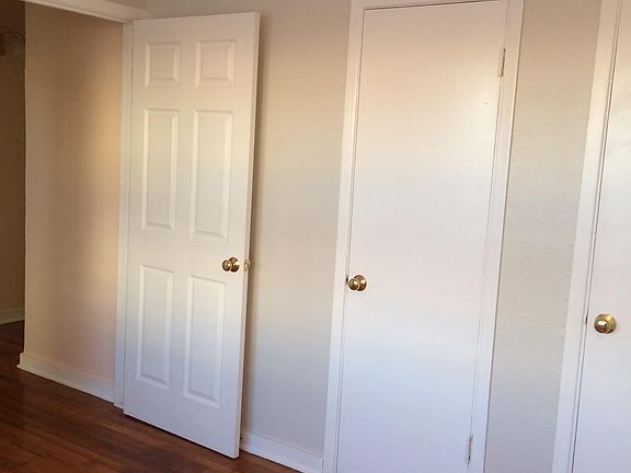 2nd bedroom (10x10) has a closet and big double window