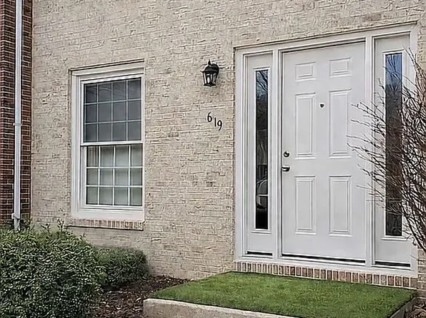 619 Dlyn St, Columbus, OH 43228