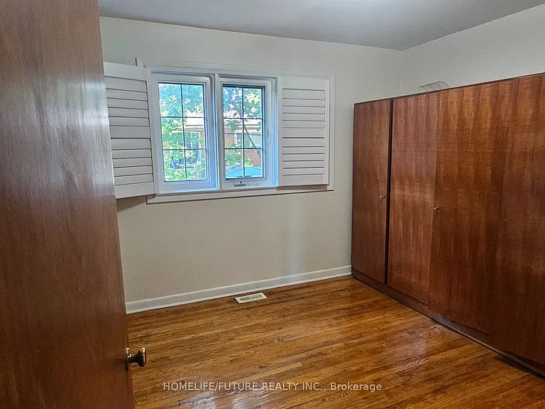 61 Hollyhedge Dr — Photo 13