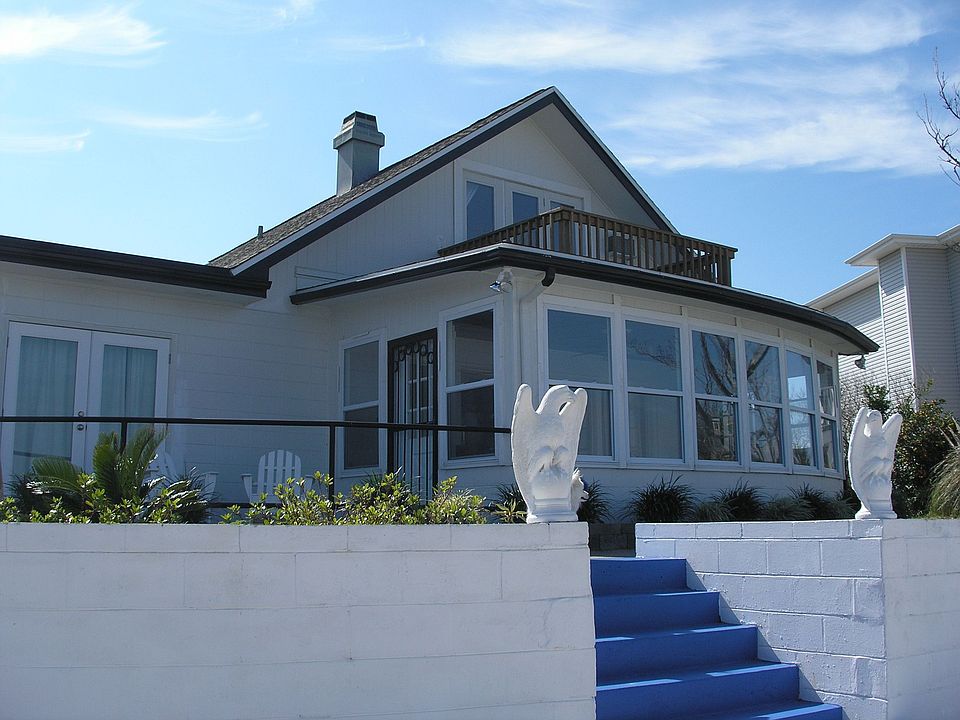 Sunroom and Master Bedroom overlooking the Sound