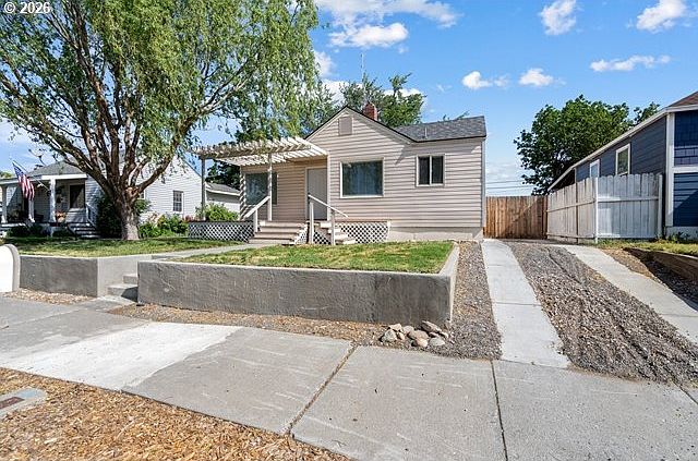 1st image of 561 E Ridgeway Ave