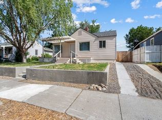 561 E Ridgeway Ave, Hermiston, OR 97838