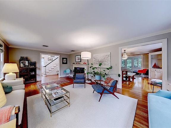 5th image of 10 Dryden Ave