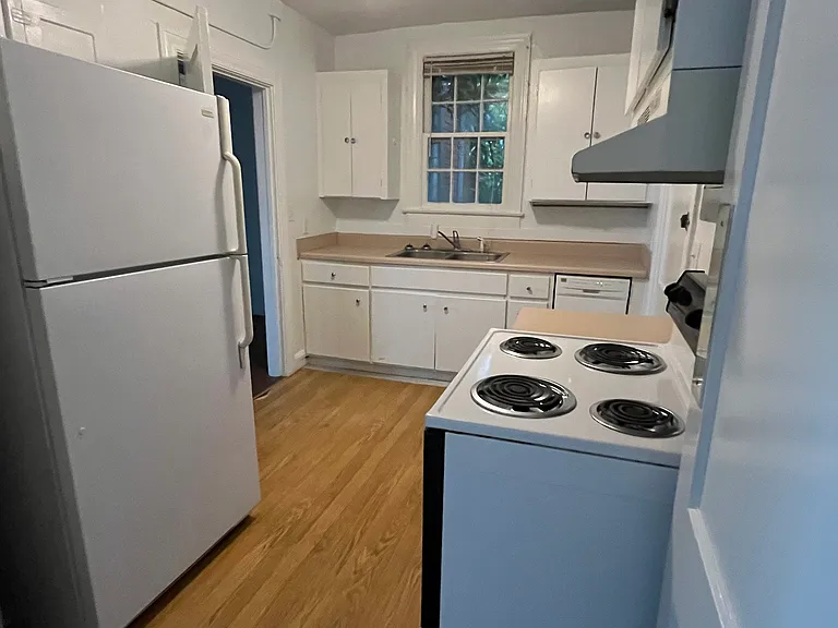 305 N Jefferson St NE #4 — Photo 7