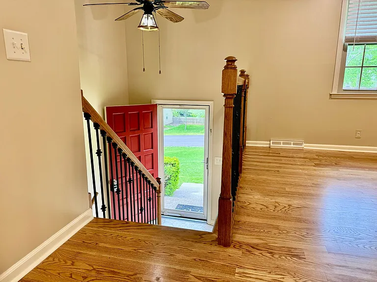 214 London Ln — Photo 13