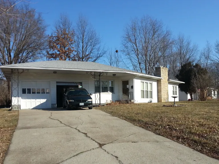 409 W Texas Ave — Photo 16
