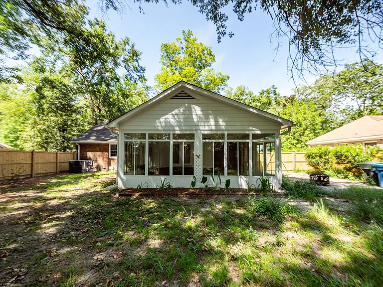 109 Runnymede Ln — Photo 46