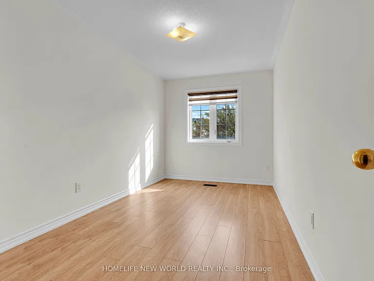 8 Shiff Cres — Photo 22