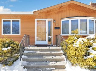 35 Rustown Dr, Stratford, CT 06614