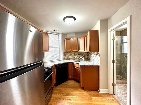 2nd image of 1821 W Belmont Ave #2SW
