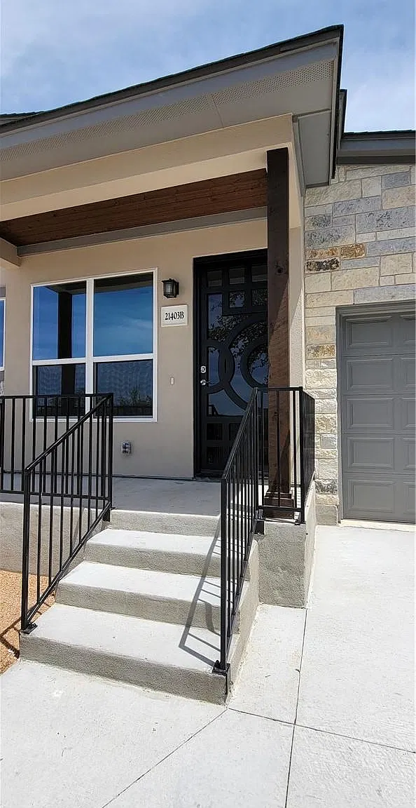 3 bed, 2.0 bath, 2542 sqft, $2,100 — Photo 3